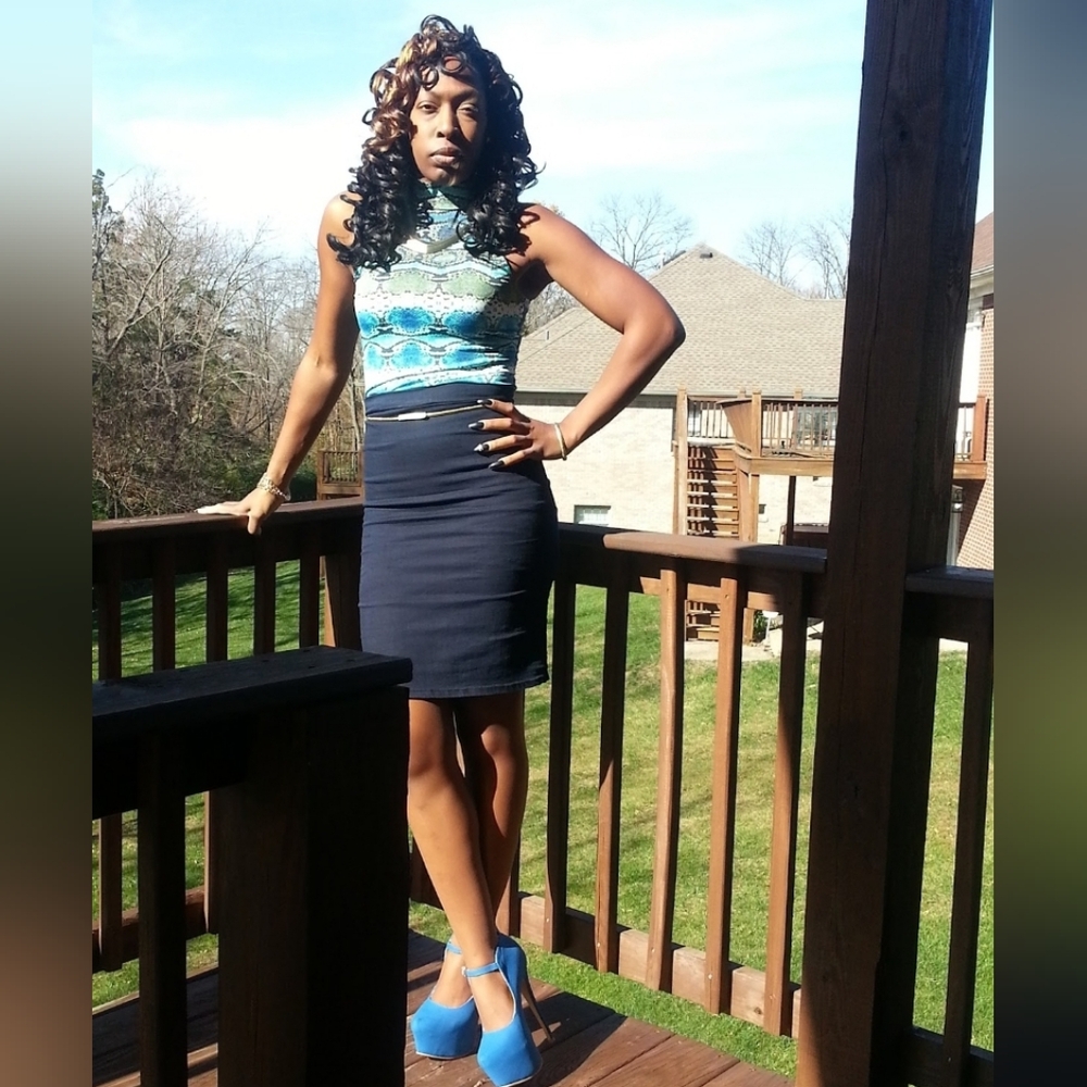 Blue Snakeskin Sleeveless Top Sz Medium - Picture 2 of 2